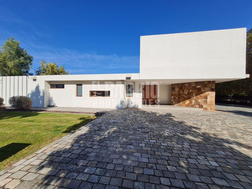 Casa En Venta En Las Brisas De Chicureo