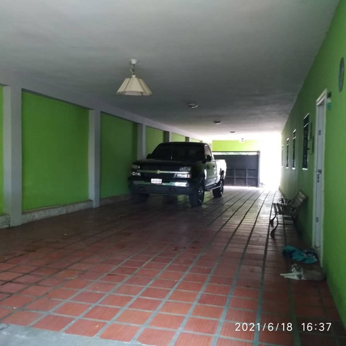 Imagen 11 de 13 de Amplia Casa En Sector Barrio Bolívar