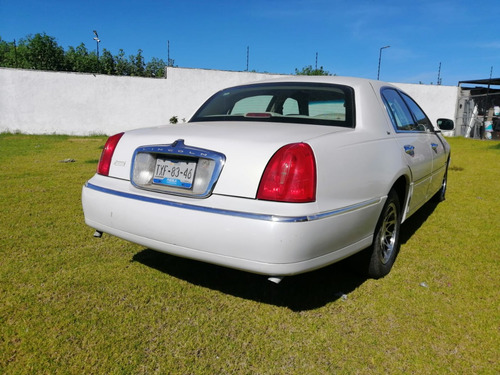 Lincoln Town Car Cartier Piel At