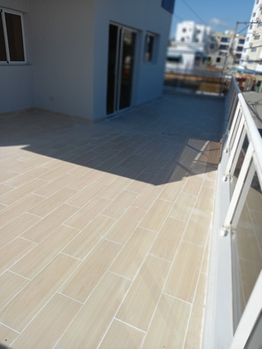 Imagen 3 de 22 de Apartamento Tipo Penthouse. Segundo Nivel. Terraza.