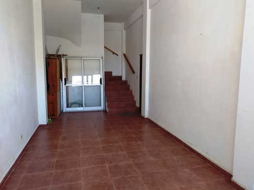 Vende Casa 3 Ambientes + 2 Locales Av Acapulco Santa Clara