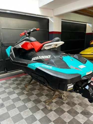 Imagen 2 de 19 de Sea Doo Spark Trixx