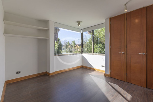Casa En Arriendo De 5 Dorm. Golf De Manquehue