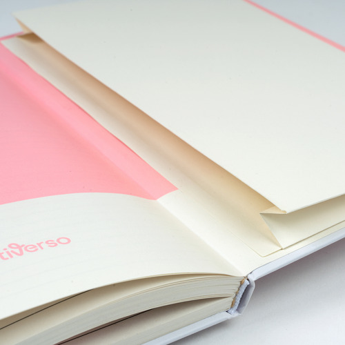 Libreta Pantone Grande Con Elástico Vertical Lineada