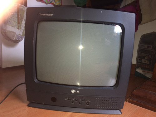 Imagen 3 de 7 de Televisor Usado Barato + 5 Dvds Gratis LG Negro - Tv Vintage