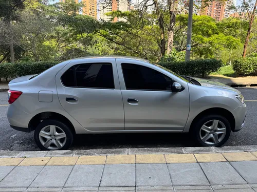 Renault Logan 1.6 Privilege / Intens
