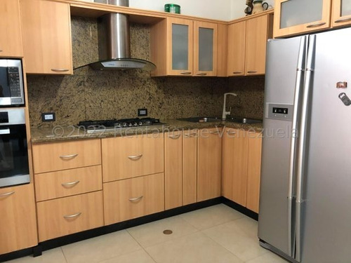 Imagen 2 de 11 de Hermosa Casa Duplex, Con Amplios Y Funcionales Espacios De Muy Buen Gusto. Sobresale Cada Detalle, Especialmente Su Cocina Estilo Italiana Con Topes De Granito. #22-18477.