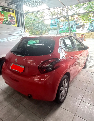 Imagem 5 de 9 de Peugeot 208