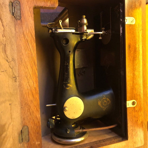 Máquina De Coser Antigua Marca Godeco Marrón Claro (Usado)
