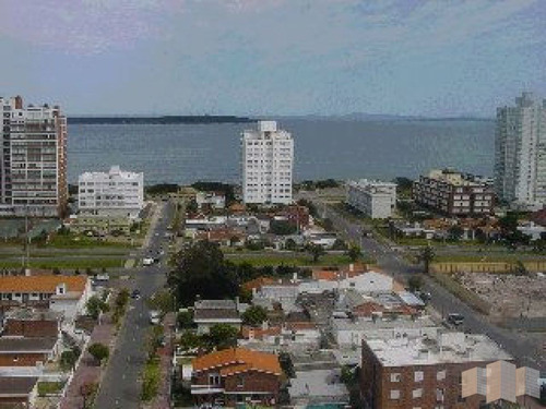 Imagen 11 de 17 de Hermoso Apartamento Con Excelentes Servicios De Uso Comun Y Magnãfica Vista Al Mar.