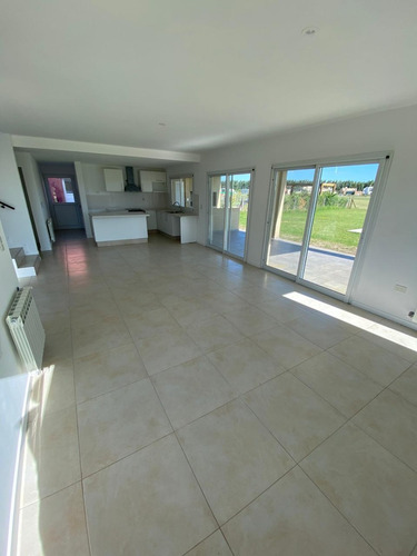 Imagen 3 de 16 de Hermosa Casa A Estrenar En Con Pileta Santa Ines Canning