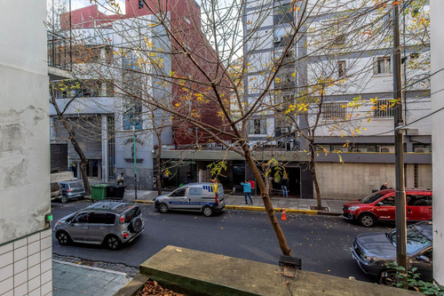 Venta Depto. Dos Ambientes Al Frente Con Balcón En Balvanera