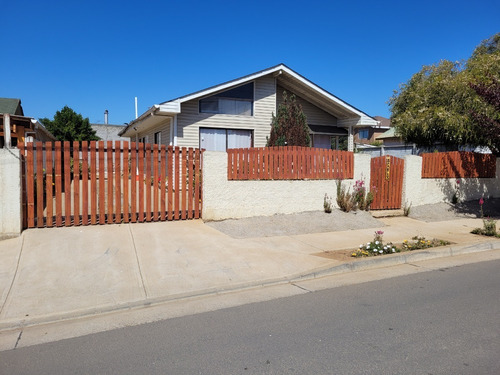 Linda Casa Ubicada En Calle San Pablo 1152 Algarrobo