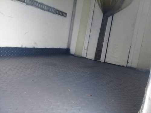 Imagen 12 de 13 de Mercedes Benz 710/2000 Con Furgon Termico Y Pala
