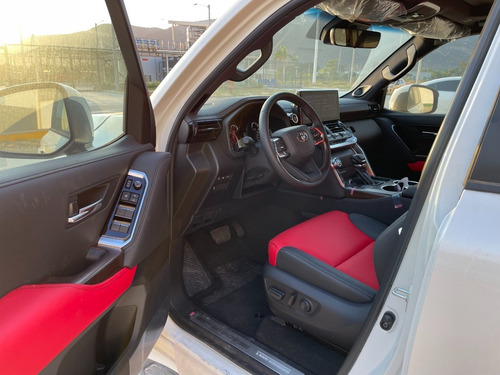 Imagen 7 de 20 de Toyota Land Cruiser 300
