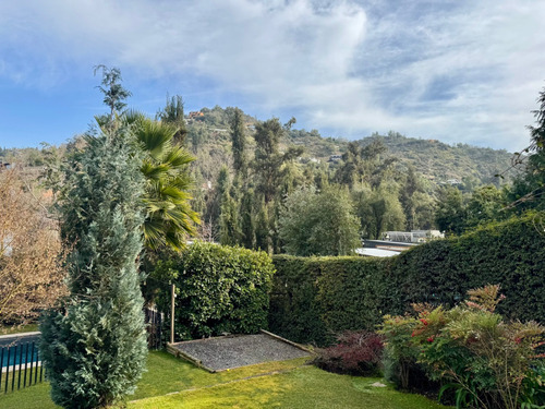Casa Remodelada En El Arrayan / Lo Barnechea