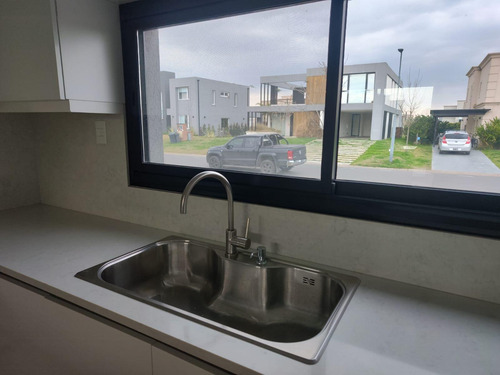 Casa En Venta A Estrenar De Seis Ambientes En Ceibos Puertos Del Lago