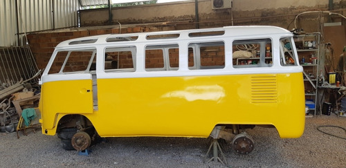 Imagem 2 de 13 de Volkswagen Kombi Corujinha