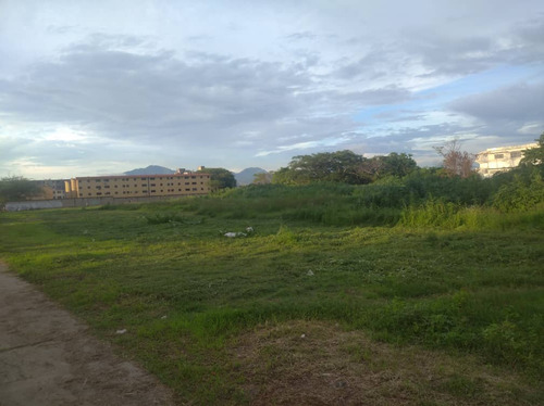 Venta De Terreno En Urb.paraparal Los Guayos 05-17