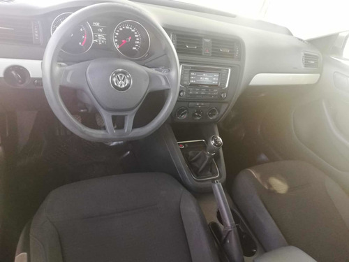 Imagen 10 de 12 de Volkswagen Jetta 2015 2.5 Trendline Mt