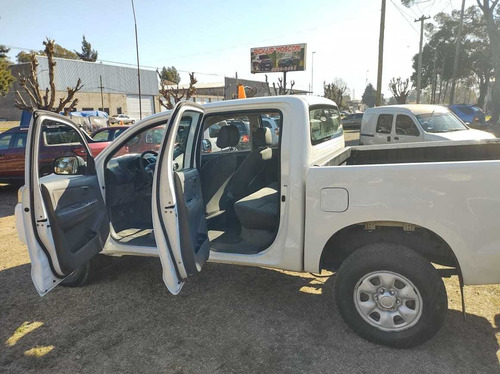 Imagen 4 de 9 de Toyota Hilux 2.5 Cd Dx Pack 120cv 4x2 - H3 2015