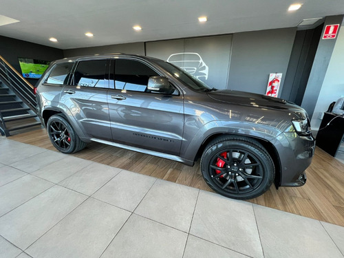 Imagen 4 de 20 de Jeep Grand Ckerokee Srt