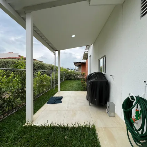 Casa En Arriendo En Vilas Verdes. Cod A8014639
