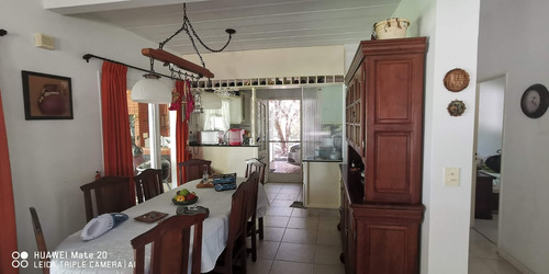 Imagen 6 de 14 de Casa 5 Ambientes 3 Baños 1 En Suite Y Cochera Cubierta