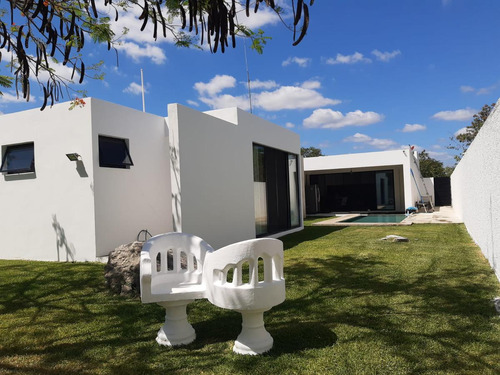 Casa De 1 Planta En Venta En Privada La Rejoyada En Mérida,yucatán.