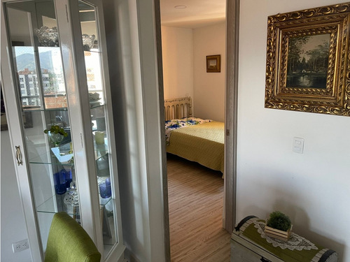 Apartamento, Laureles Hermoso Con Parqueadero