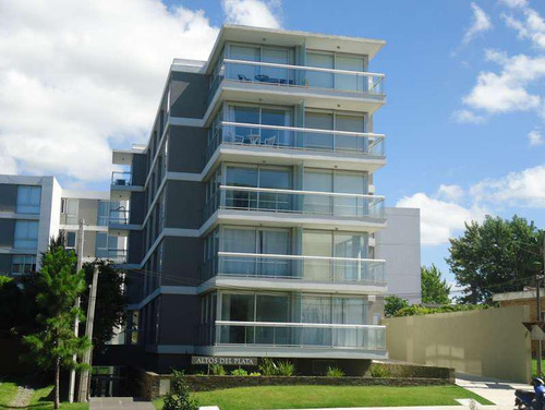 Apartamento En Venta Sobre Rambla Costanera, Colonia, Uruguay