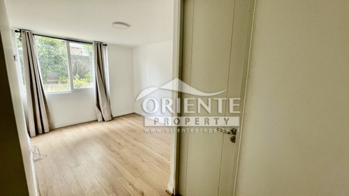 Depto En Primer Piso, Semi Nuevo, La Reina