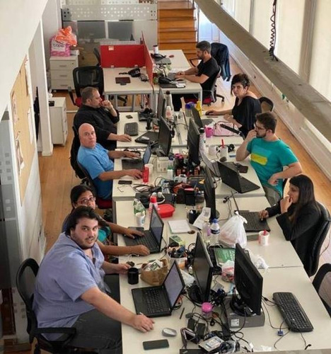 Imagen 5 de 10 de Oficina Con Mucha Luz Y Espacios De Esparcimiento