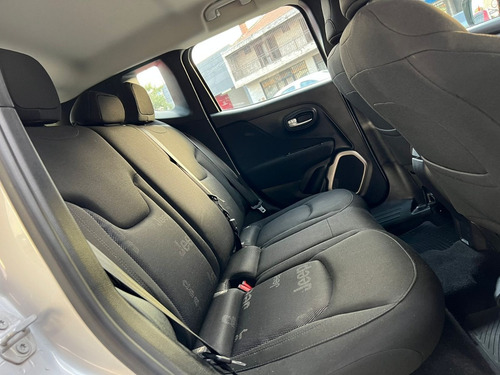Imagen 12 de 15 de Jeep Renegade 2017 Sport 1.8 Plus