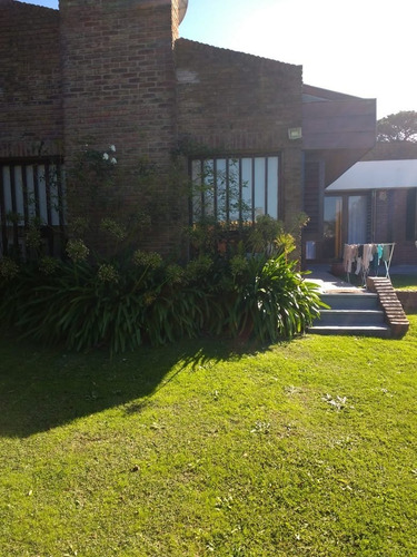 Imagen 18 de 30 de Excelente Chalet 3 Amb Con Departamento 2 Amb Para Huéspedes Y Piscina (1500m2)