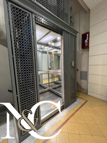 Edificio De Oficinas En Venta En Microcentro - Reconversion Viviendas