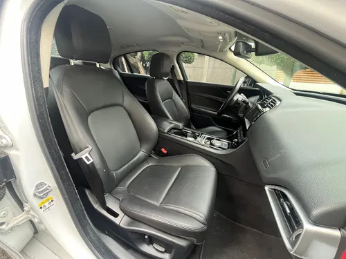 Jaguar XE PURE TECH