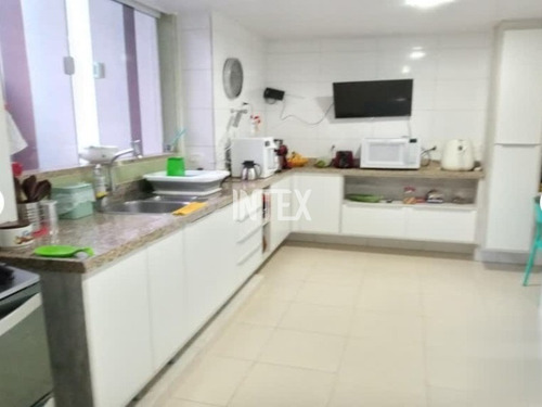 Imagem 17 de 25 de Ótima Casa Próximo A Praia, Em Rua Tranquila Com 4 Quartos, 3 Suítes, 2 Garagens, Interfone, 260 Metros Dentro De Camboinhas. - Ca00614 - 69814636