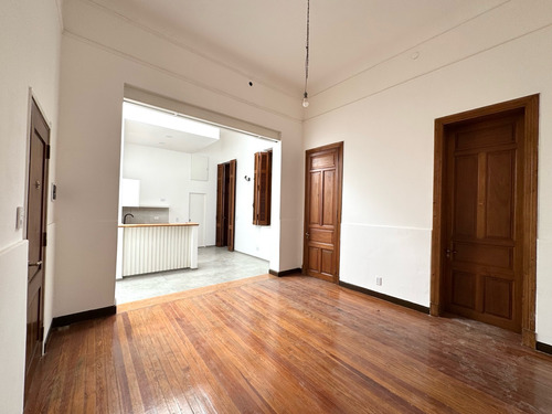 Venta Casa Departamento De Pasillo De Dos Dormitorios Rosario Centro