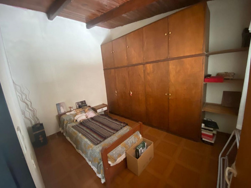 Casa De Pasillo Con Tres Dormitorios Y Terraza - Rosario, Centro