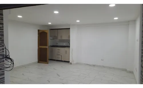 Vendo Local En Cabañas-bello-primer Piso-calle Amplia-parte Media