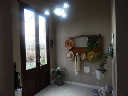 Venta - Casa Estilo Moderno De 210 M2 Bayugar Negocios Inmobiliarios