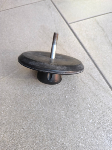 Tornillo Sujetador De Llanta Refacción Ram 700 Del 2015-20 (Usado)