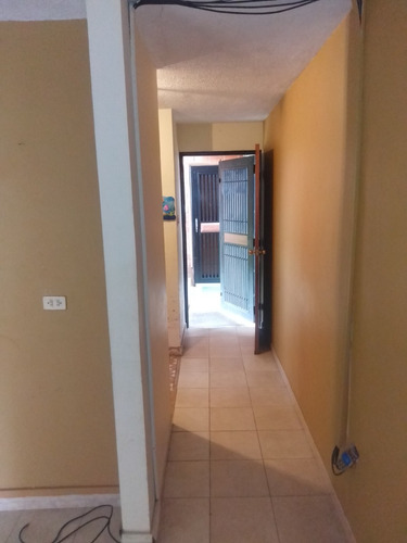 Imagen 9 de 15 de Apartamento En Venta En Urb. El Moriche A La Salida De Barcelona (negociable)