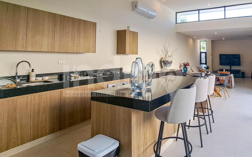Casa De Una Planta En Venta En Mérida En Privada Canaria, Conkal