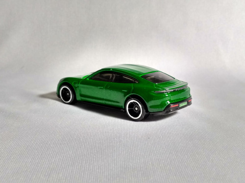 Mini Hot Wheels Porsche Taycan Turbo S (2023 Factory Fresh) Verde (Usado)