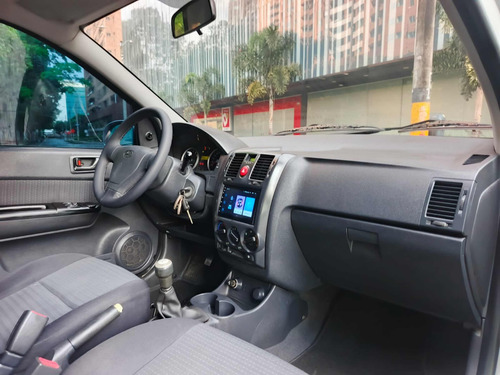 Hyundai Getz 1.4 GLS FULL EQUIPO PANTALLA DE DVD LUCES LED HERMOSO VENCAMBIO