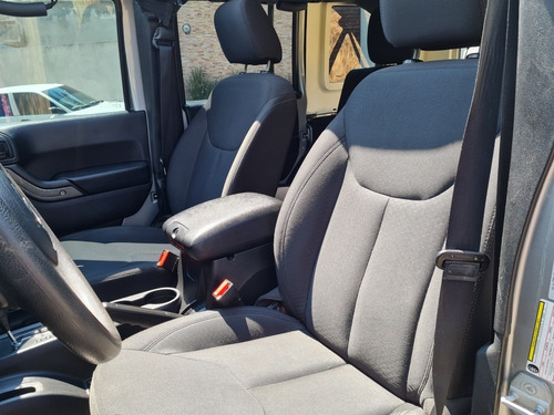 Imagen 7 de 8 de Jeep Wrangler 2016 3.6 Unlimited Sport 4x4 At