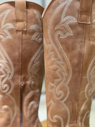 Botas Texanas Caña Alta Bordada Marrón Suela De Cuero Vacuno