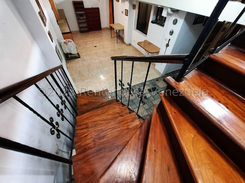 Maria E. Vende Encantadora Moderna Casaduplex Totalmente Amoblada Ubicada En Una Prestigiosa Urbanización Privada. En La Morenera, Lara#25-4097*